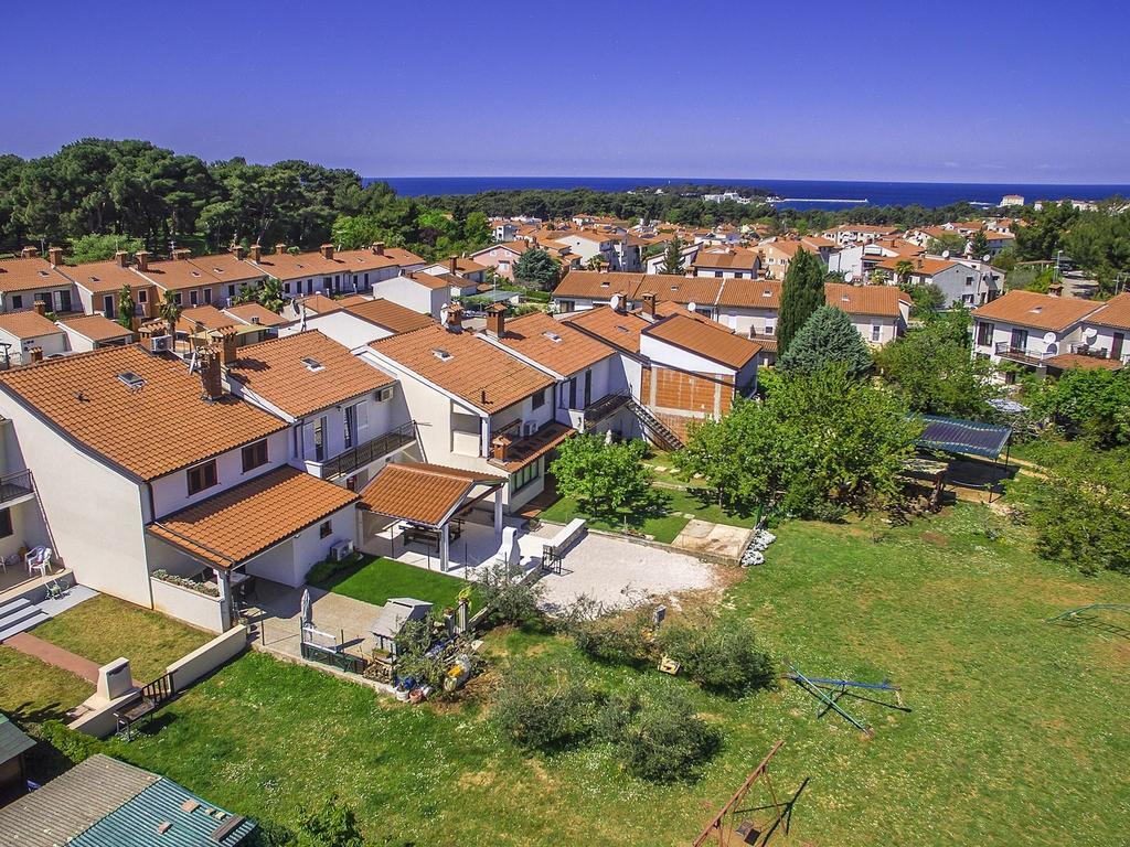 Charming Beachfront Holiday Home In Poreč Zimmer foto