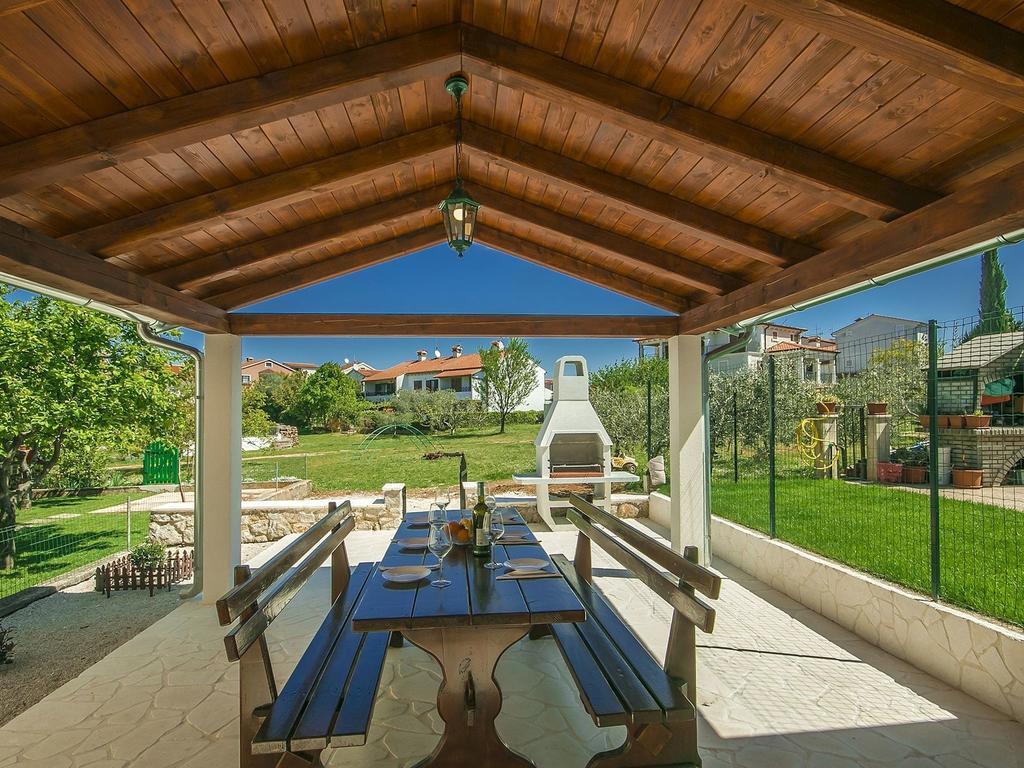 Charming Beachfront Holiday Home In Poreč Zimmer foto